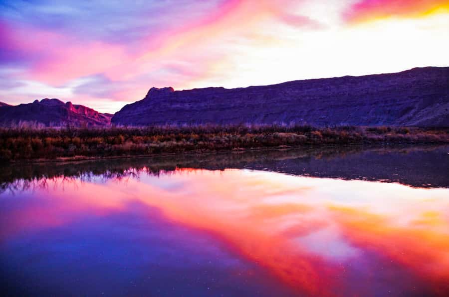 Moab: Colorado River Dinner Cruise with Music and Light Show - How the sound and light show works