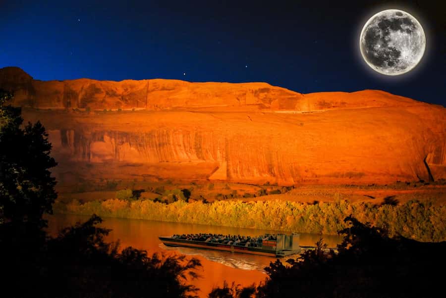 Moab: Colorado River Dinner Cruise with Music and Light Show - Dinner beside the Colorado River