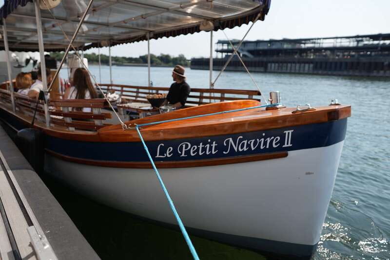 Montreal: Electric Boat Cruise with Onboard Drinks - Heading west past King Edward Pier and the Grand Quay