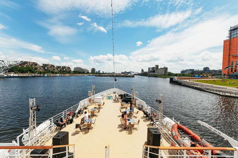 Montréal: Guided Sightseeing River Cruise - Choosing the best seat onboard