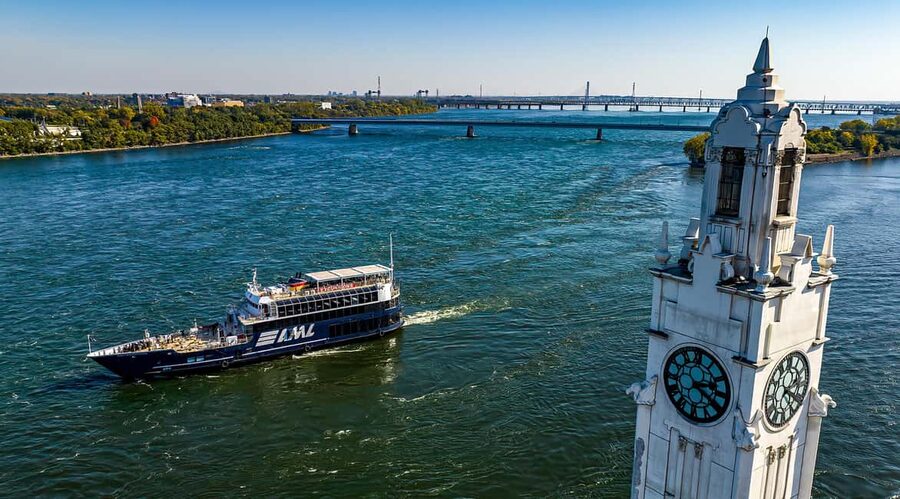 Montréal: Guided Sightseeing River Cruise - The bilingual guide and what you learn