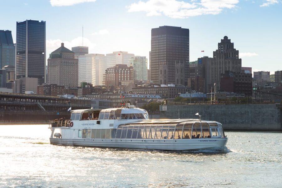 Montreal: Le Bateau-Mouche St. Lawrence Sightseeing Cruise - Snacks, drinks, and the pace onboard