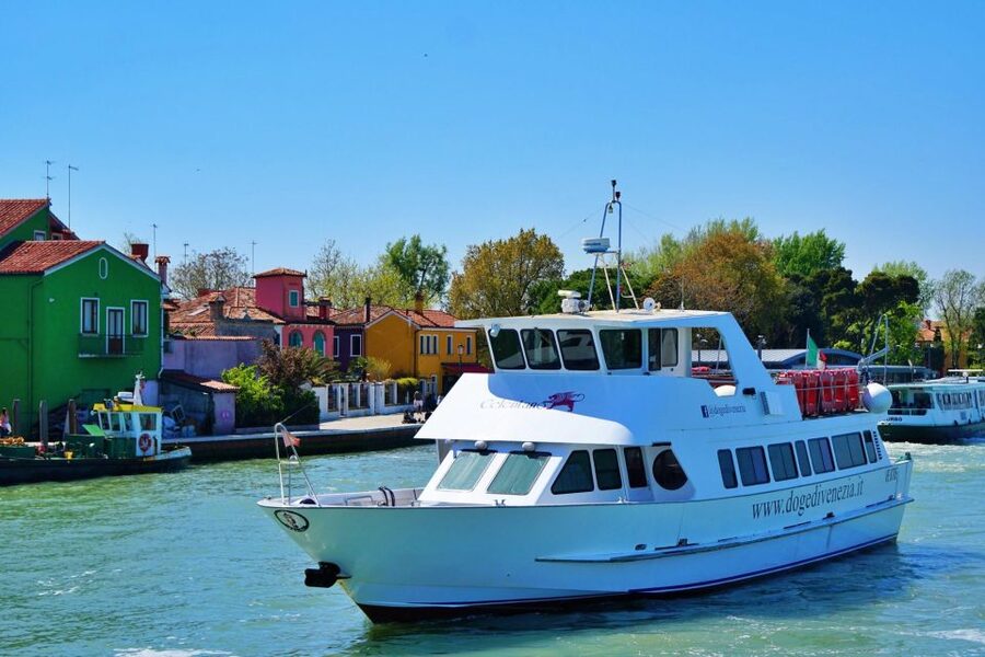 Murano & Burano: Boat Tour with Guide & Glass Factory Visit - Burano: painted houses and canal-side wandering