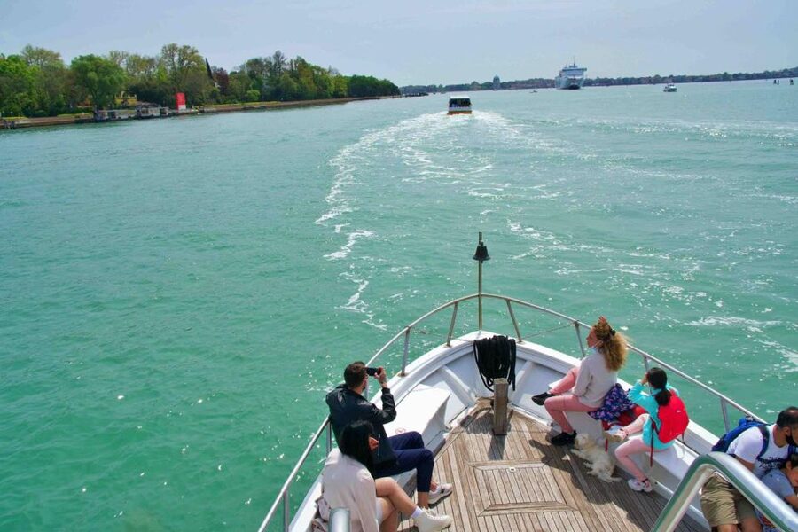 Murano & Burano: Boat Tour with Guide & Glass Factory Visit - How much time do you really get?