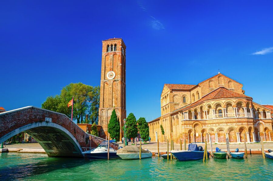 Murano & Burano Guided Tour by Private Boat with Glassmaking - Burano’s painted houses and small canals