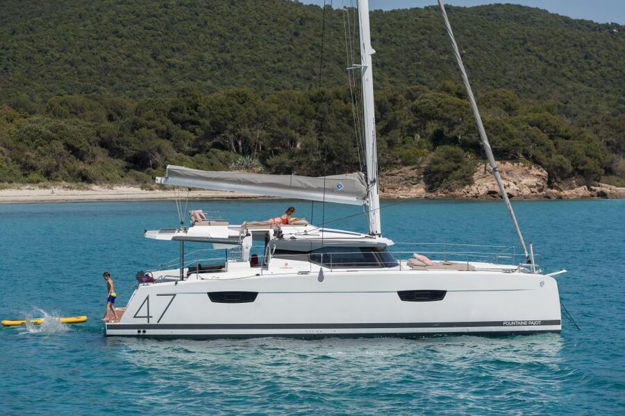 Mykonos: Catamaran Cruise with 3-Course Meal and Transfers - Sailing Back Toward Mykonos