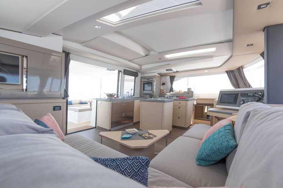Mykonos: Catamaran Cruise with 3-Course Meal and Transfers - Who Should Book This Cruise?