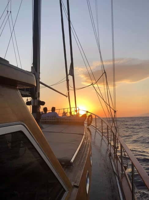 Mykonos: Sunset Boat Cruise with Light Dinner & Drinks - Dinner is the main surprise