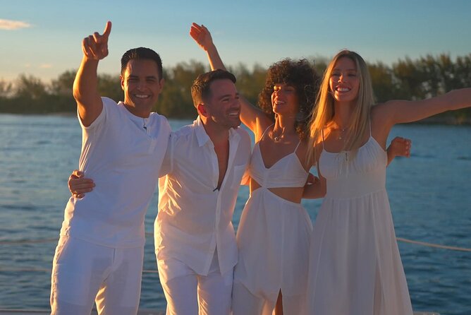 Nassau: Sunset Dinner Cruise - Why this Nassau cruise works so well at sunset