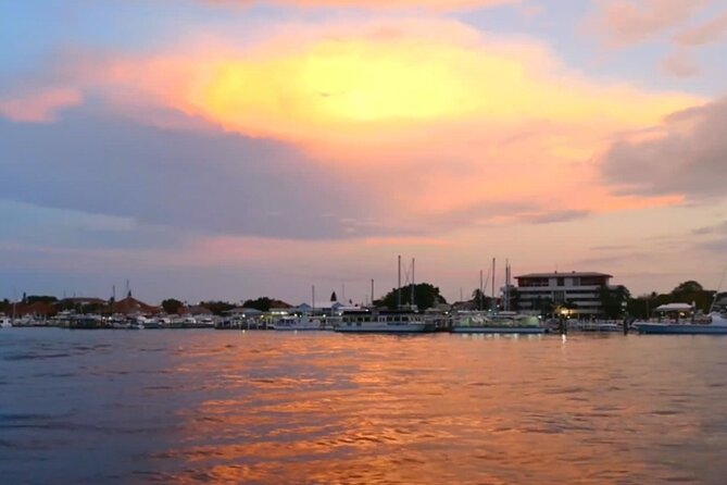 Nassau: Sunset Dinner Cruise - Catching the sunset over the Caribbean horizon