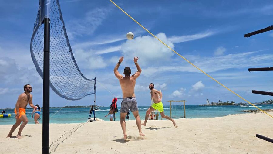 Nassau: Swimming Pigs, Snorkeling, Lunch, & Beach Boat Tour - What $140 buys you