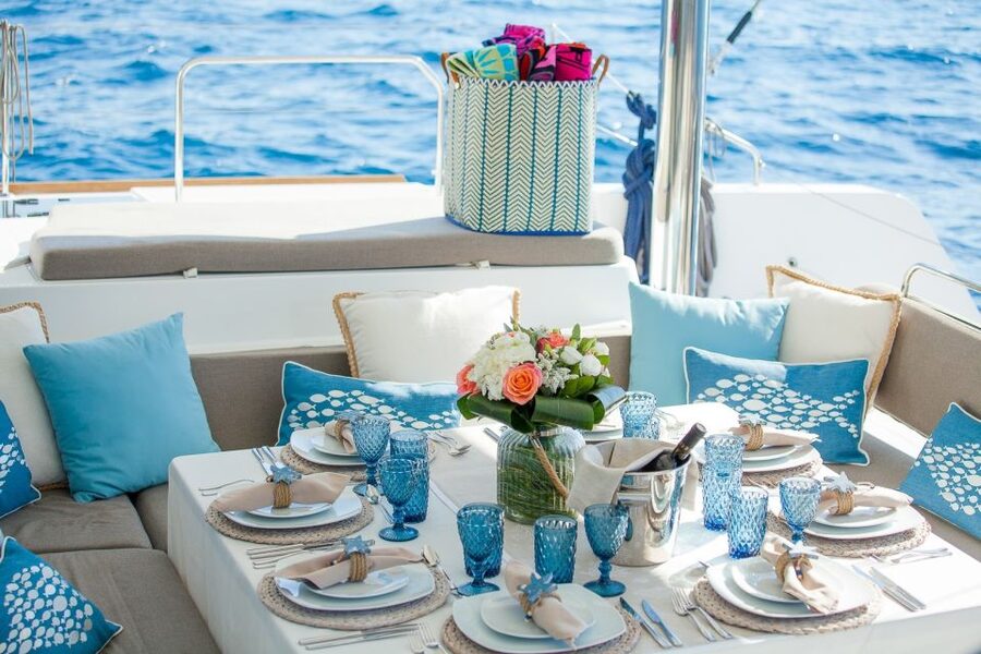 Naxos: Catamaran Cruise with Lunch & Drinks - Swimming and snorkeling at the island stops