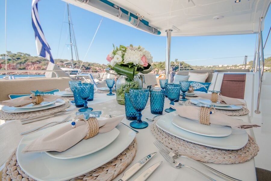 Naxos: Catamaran Cruise with Lunch & Drinks - Lunch on the Aegean, with Greek food instead of a packed sandwich