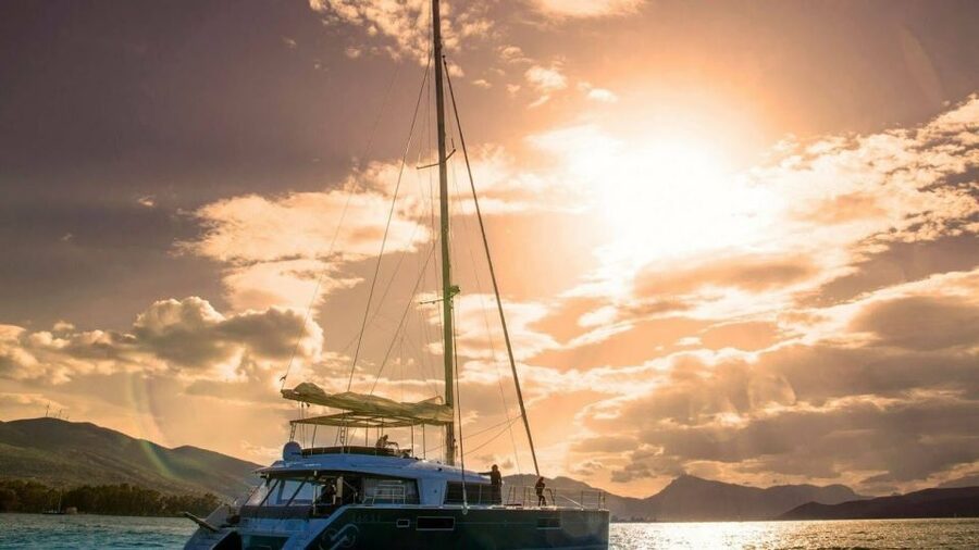 Naxos: Catamaran Cruise with Lunch & Drinks - Crew service makes the difference