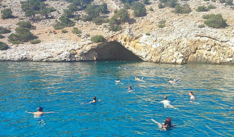 Naxos: Rina Cave-Koufonisi Cruise & Rina Cave Swim with BBQ - Food, drinks, and the social mood