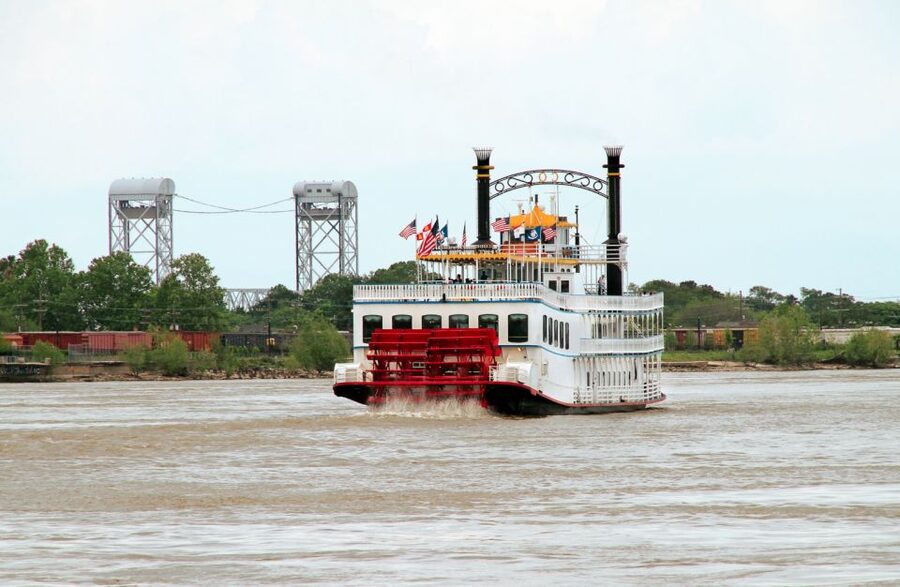 New Orleans: Creole Queen History Cruise with Optional Lunch - The first 45 minutes: river views with a running history lesson