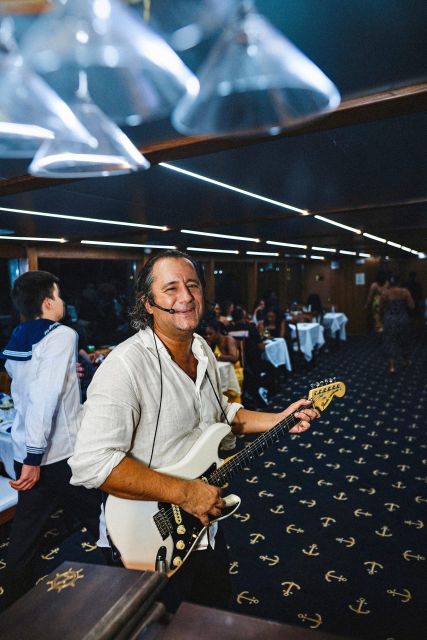 New York City: Gourmet Dinner Cruise with Live Music - The route from Pier 36 to the bridges