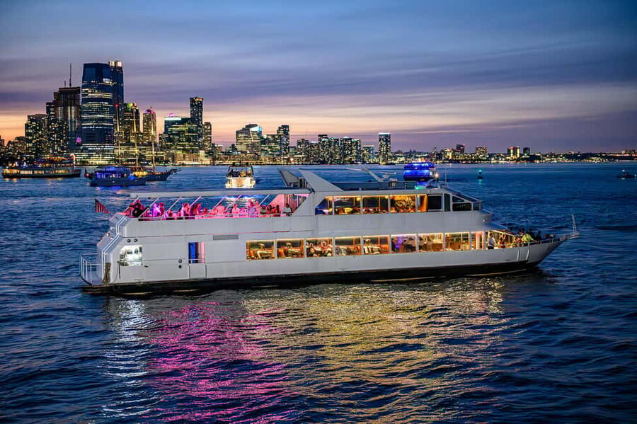 New York City: Gourmet Dinner Cruise with Live Music - What your $145 covers