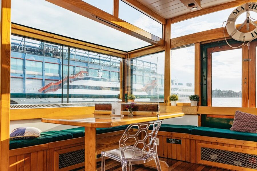 New York City: Sunset Yacht Cruise - The first views: Battery Park and South Street Seaport