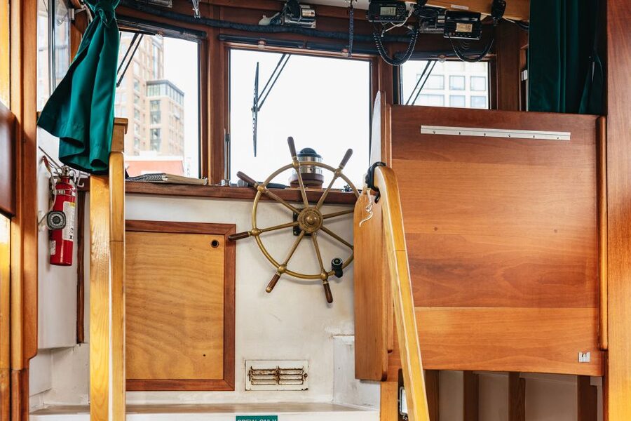 New York City: Sunset Yacht Cruise - Governor’s Island and the harbor crossing