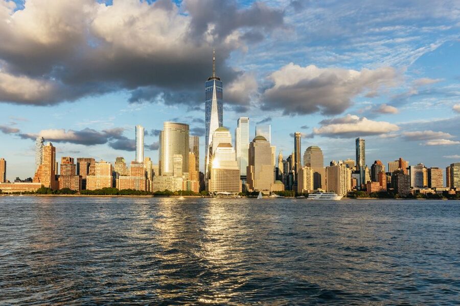 New York City: Sunset Yacht Cruise - Boarding and settling into the grand salon