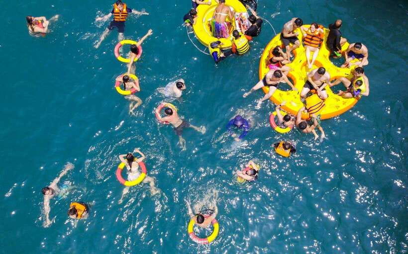 Nha Trang: Hopping Tour, Snorkeling, Boat Party, & BBQ Lunch - A floating restaurant and a proper shared lunch