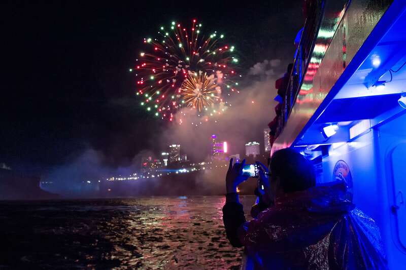 Niagara Falls, Canada: Evening Fireworks Cruise - Why Niagara Falls looks better after dark