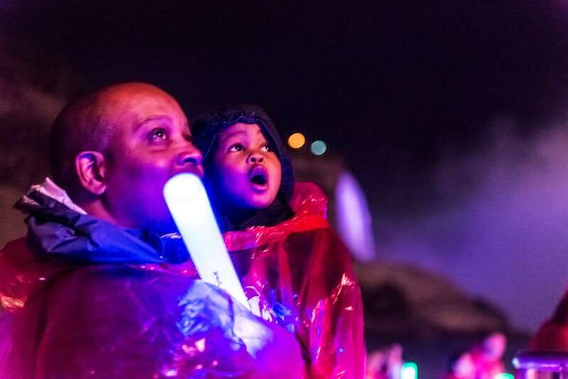 Niagara Falls, Canada: Evening Fireworks Cruise - The walk from the Main Ticket Plaza to the river