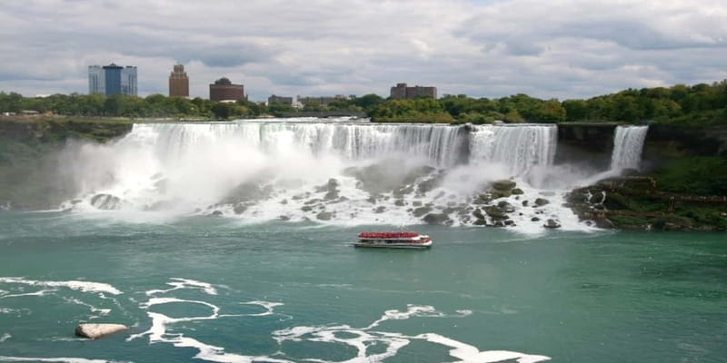 Niagara Falls Tour: Skylon, Journey Behind Falls & Boat Ride - The walk toward the gorge and Falls Incline Railway