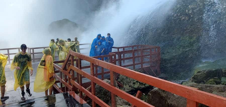 Niagra Falls, USA Side: Boat, Cave and Shuttle pass Tour - Who will enjoy this Niagara Falls tour most