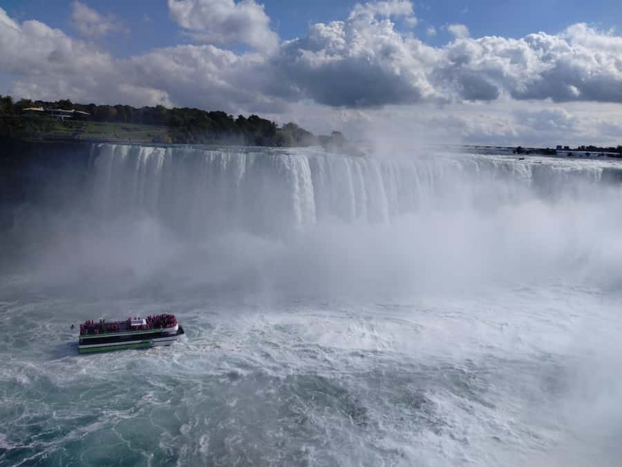 Niagra Falls, USA Side: Boat, Cave and Shuttle pass Tour - The park trolley makes the walking manageable