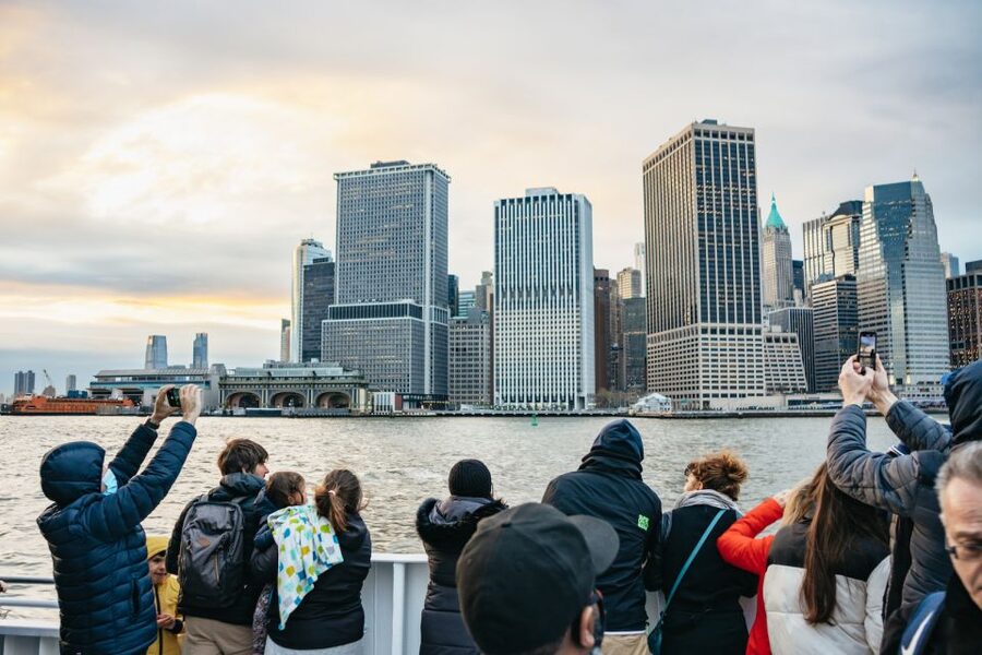 NYC: Circle Line 2h Harbor Lights Cruise Skip-The-Box-Office - The guides make the difference