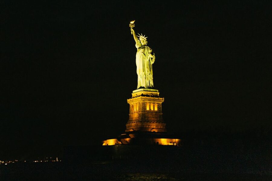 NYC: Circle Line 2h Harbor Lights Cruise Skip-The-Box-Office - Starting at Circle Line and choosing your seat