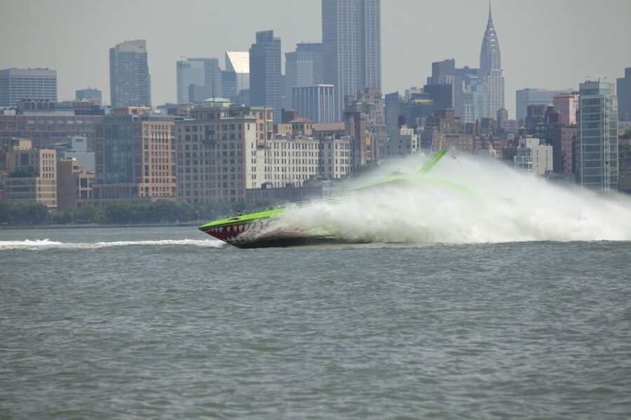 NYC: Circle Line "The Beast" Midtown/Downtown Speedboat Ride - Getting wet is part of the ticket