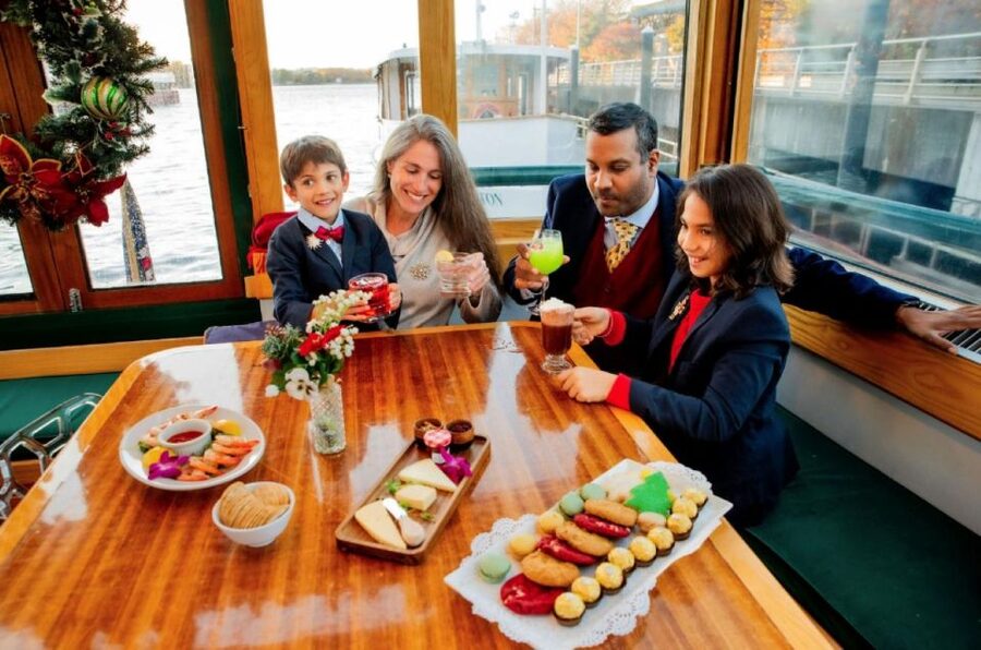 NYC: Holiday Yacht Cruise with Jazz, Cocoa & Carols - A holiday cruise with a real New York view