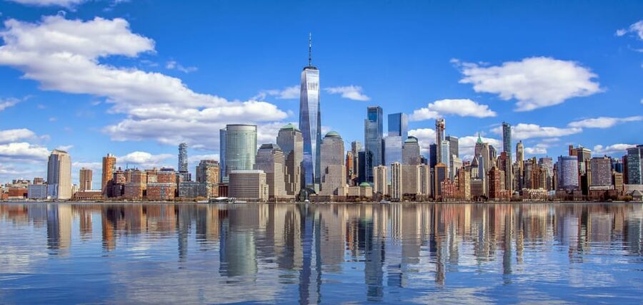NYC: Starship Landmark 90 Minute Sightseeing Cruise - Which guides make the ride better