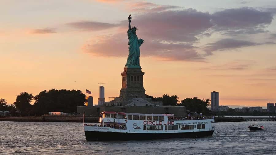 NYC: Statue of Liberty Sunset Cruise Skip-the-Line Ticket - Why a sunset boat ride works so well in Lower Manhattan