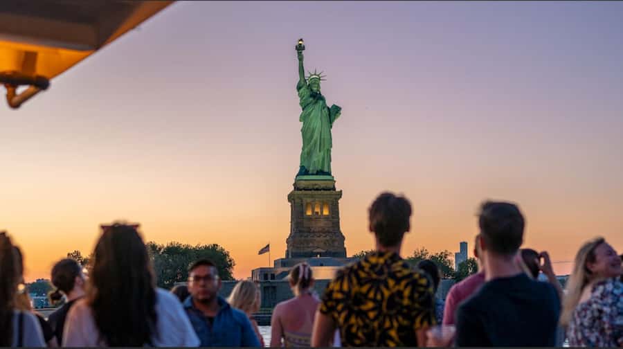 NYC: Statue of Liberty Sunset Cruise Skip-the-Line Ticket - Finding the boat at Pier 16