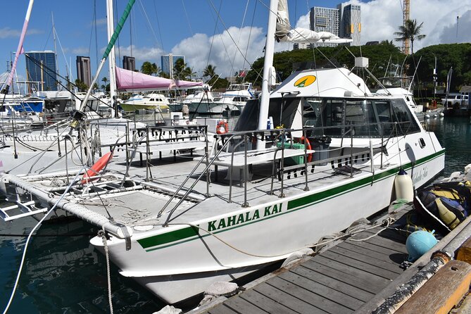 Oahu Catamaran Waikiki Sunset on 40 Foot Catamaran: Food and BYOB - Why a sunset cruise improves the Waikiki view