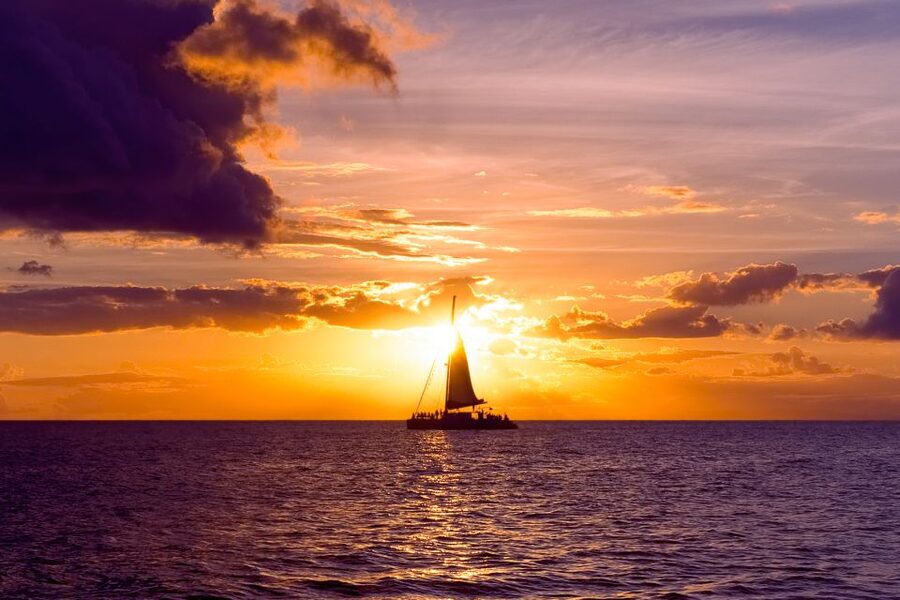 Oahu: Waikiki Sunset Catamaran Cocktail Cruise - Cocktails, soft drinks, and light bites