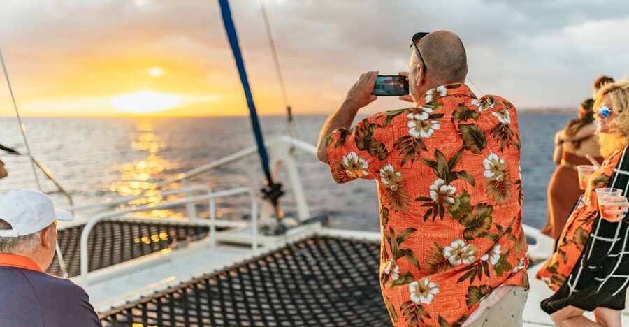 Oahu: Waikiki Sunset Catamaran Cocktail Cruise - A 90-minute route built around the sunset