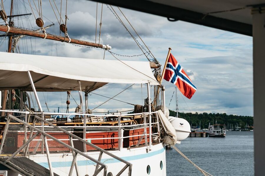 Oslo: Fjord Evening Cruise with Shrimp Buffet - Music, blankets, and the evening mood