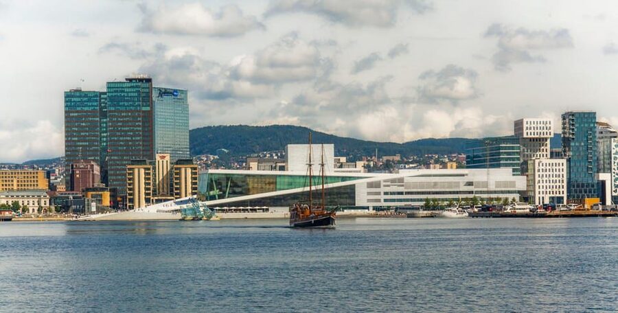 Oslo: Fjord Mini Cruise by Wooden Sailing Ship - Sørenga, Tjuvholmen, and the newer Oslo waterfront