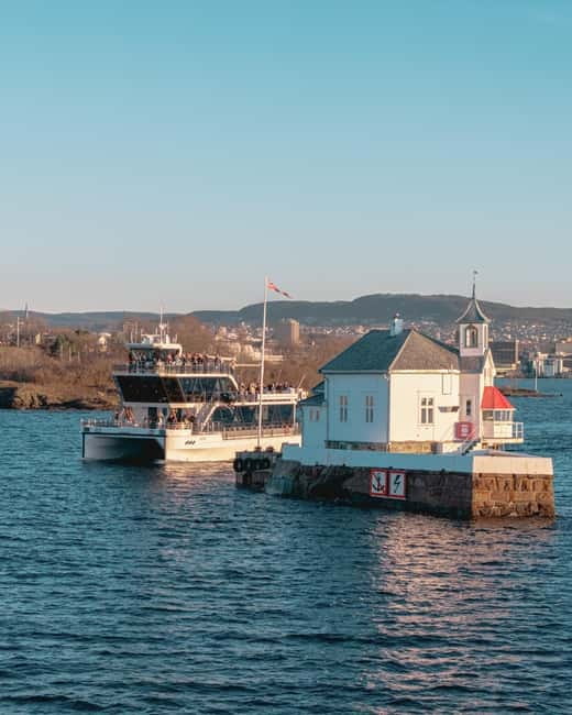 Oslo: Guided Sightseeing Fjord Cruise on Premium Silent Boat - The onboard cafe: useful, but not part of the fare