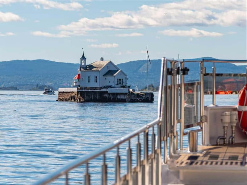 Oslo: Guided Sightseeing Fjord Cruise on Premium Silent Boat - Rådhusbrygge 2: an easy start by the harbor