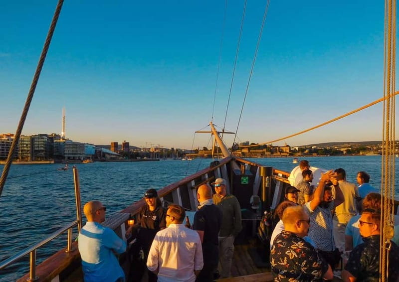 Oslo: Oslofjord Fjord-Style Dinner Cruise - Sunset, music, and Oslo after dark