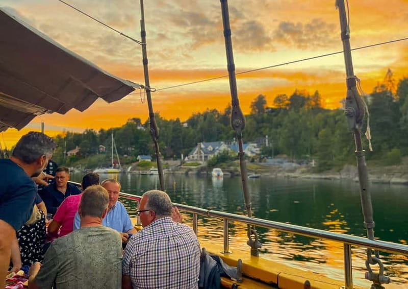 Oslo: Oslofjord Fjord-Style Dinner Cruise - Leaving Oslo for the islands and open water