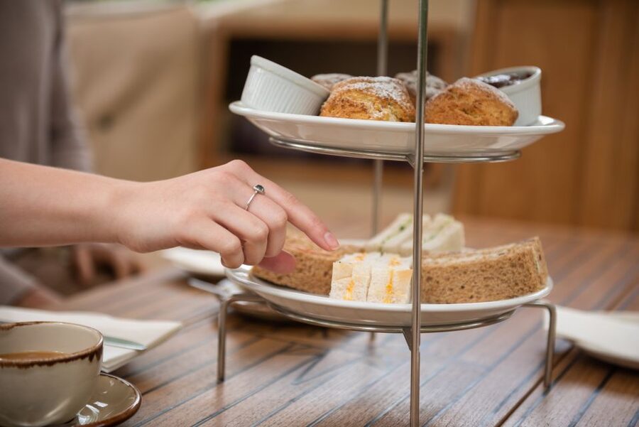 Oxford: Sightseeing River Cruise with Afternoon Tea - From Folly Bridge to the University Regatta course