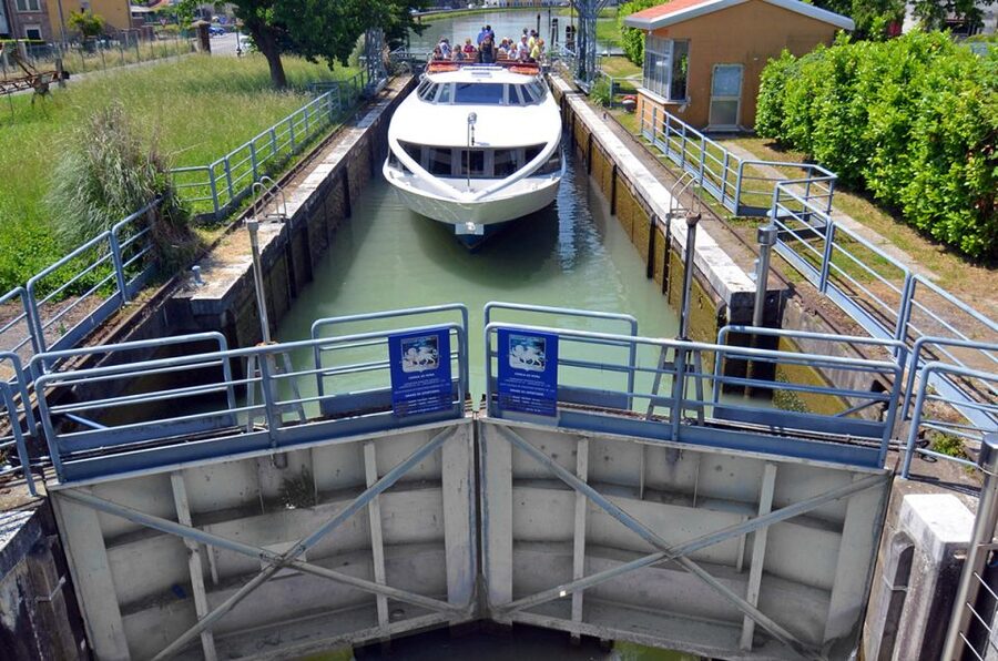 Padua to Venice Boat Cruise of the Brenta Riviera - The final run across the lagoon