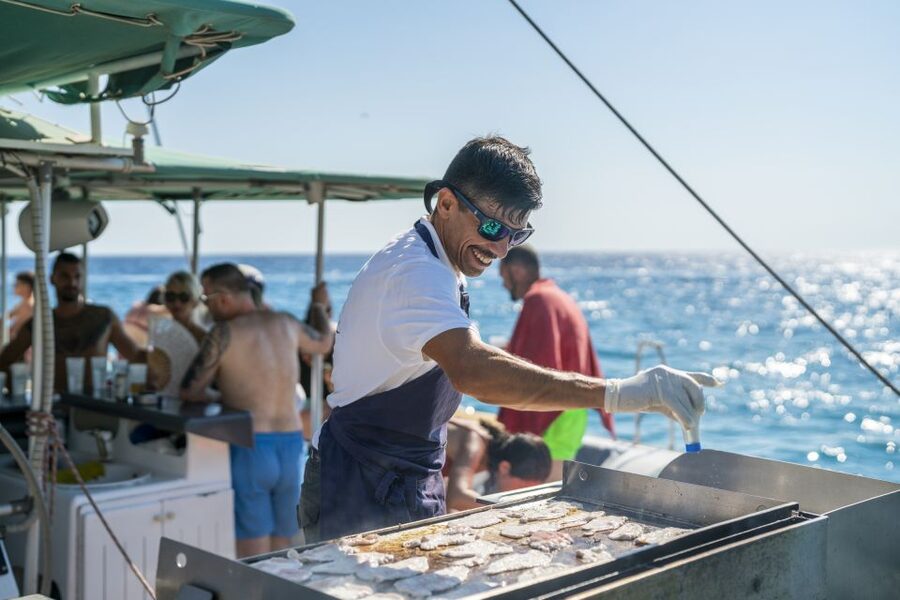 Palma de Mallorca: 5-Hour Catamaran Cruise with Lunch & Swim - Practical advice for a smoother day